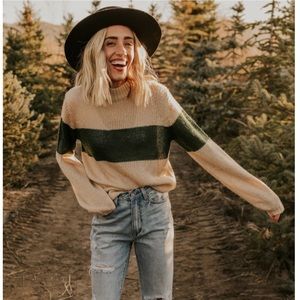 Boutique Beige and green sweater